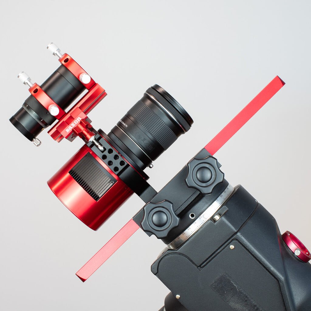 Autoguided camera and lens on Vixen bar
